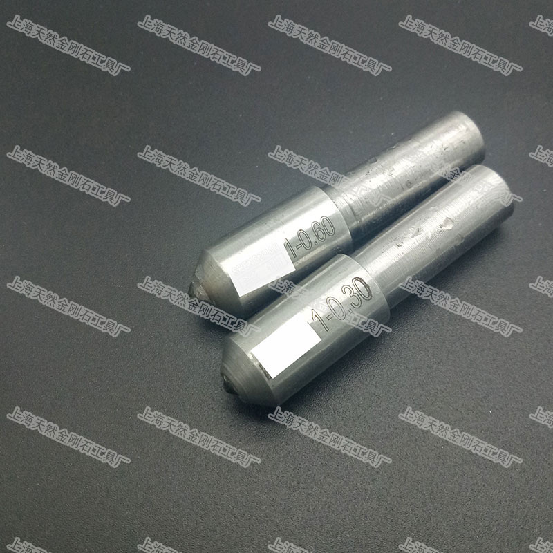 下面帶大家了解下上海天然金剛石工具廠老客戶購買同行產(chǎn)品到我廠翻修的例子：      該客戶一直是我廠的忠實客戶，由于其他原因在網(wǎng)上購買了同行的產(chǎn)品，下面是使用過后的金剛石筆圖片：